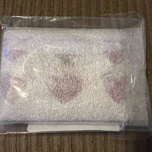 Coach Essential Card Case
With Quilting And Heart Print NWT w/packaging - Picture 4 of 5